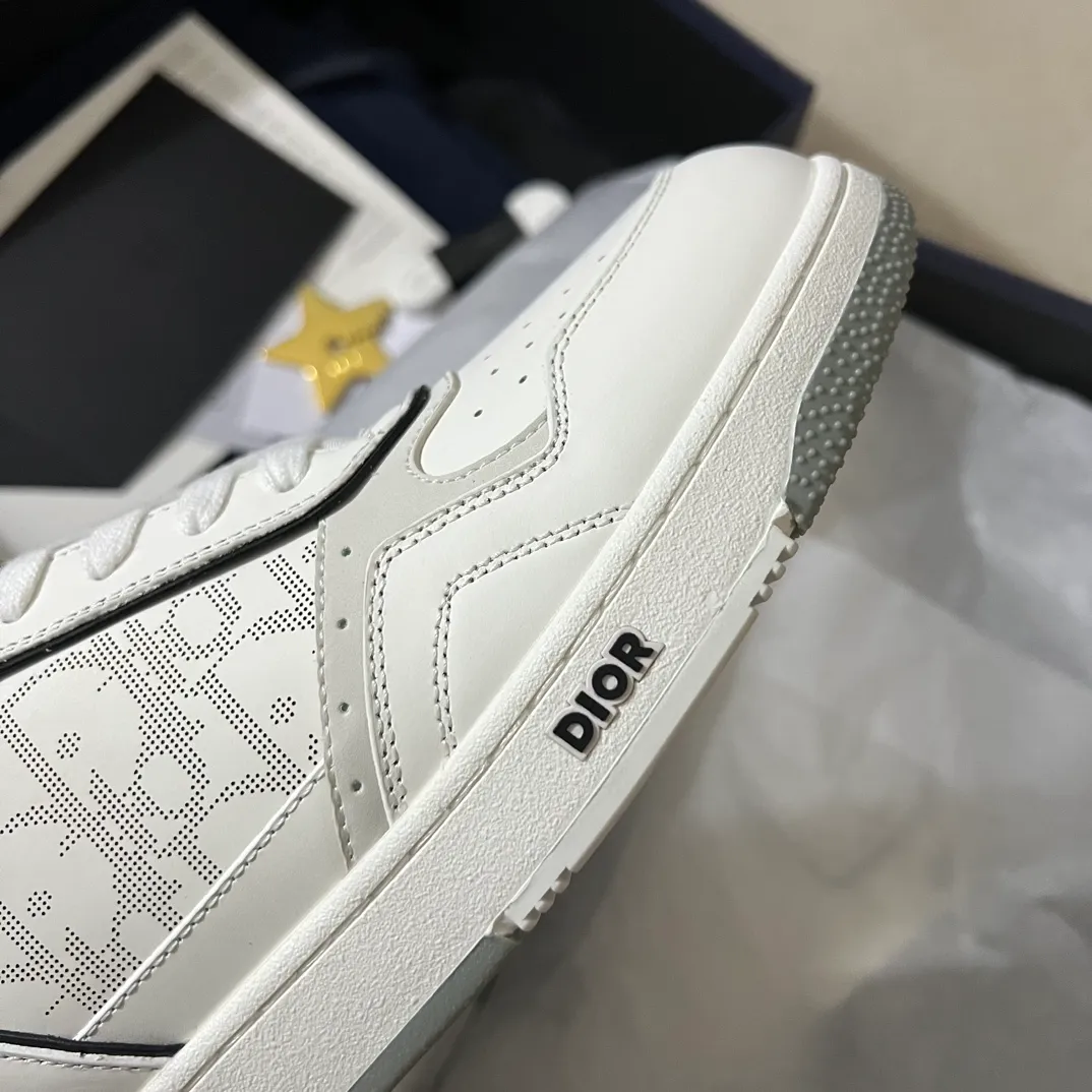 👟👟Ex-factory price 560👟👟 Men's size +10 Dior B27 series ✨2024 upgraded version purchasing agent grade ✨Super🔥sports shoes👫couple shoes. The high version 1:1 adopts oil edge lasting technology, the fabric is imported first-layer cowhide + high-tech fabric, and the inner cowhide + customized lining. TPU original engraved outsole. More than 30 colors of high-soled boots are available. Size: 35-42 for women and 38-46 for men. Bosses are welcome to compare...
